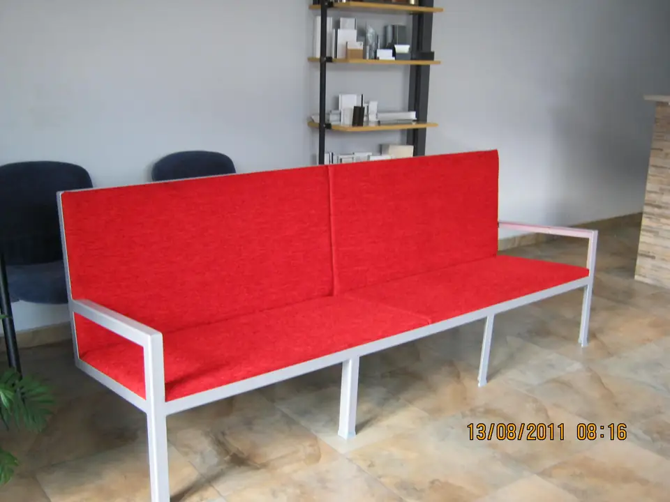 Banco con estructura de acero (Lluquet, Benaguasil)