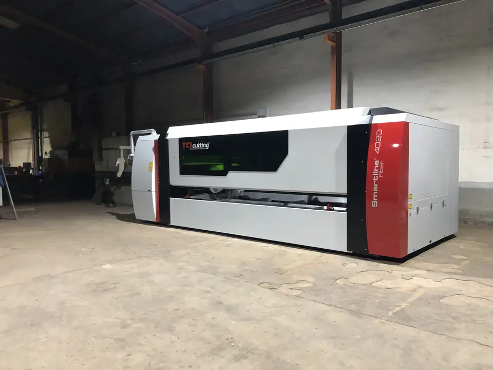 Láser de fibra TCI Cutting Smartline Fiber 4020 en el taller