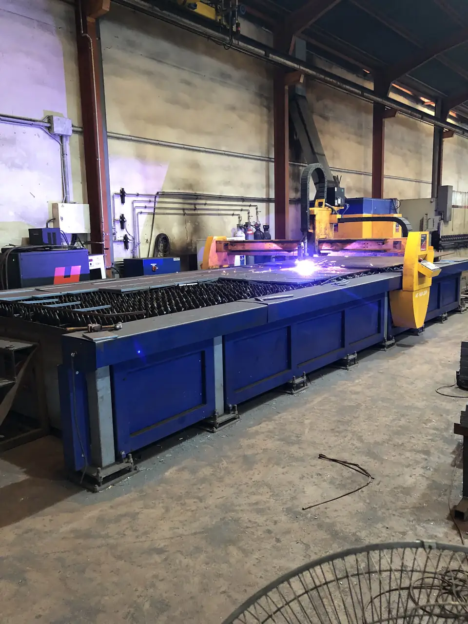 Mesa de corte por plasma CNC con chapa gruesa
